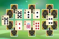Hjælp rumvæsnerne i dette Pyramid Solitaire-spil
