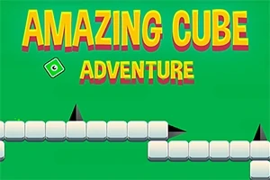Grøn baggrund med teksten AMAZING CUBE ADVENTURE i gule bogstaver og hvide kuber på en platform med sorte pigge