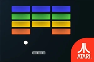 Farvede blokke arrangeret i rækker med en hvid bold og en rektangulær plade nedenunder på sort baggrund, med et rødt Atari-logo i hjørnet