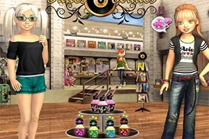 To unge piger i moderne tøj står i en butik med bøger og cupcakes på hylderne