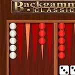 Et backgammon-bræt med røde og hvide brikker samt terninger på midten