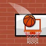 En basketball flyver gennem luften mod en kurv på en murstensvæg