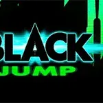 Teksten BLACK JUMP er vist med en grøn bysilhuet i baggrunden
