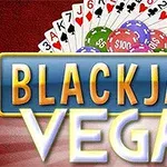 Kortspil og jetoner med teksten Blackjack Vegas i forgrunden