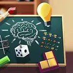 Kridttavle med et hjerneillustration, kryds og bolle-spil, terning, Tetris-brikker, pære og pensel i en klasseværelsesindstilling
