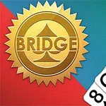 Guld- og rød-badge med ordet BRIDGE og et spadesymbol ved siden af en hånd med spillekort, inklusive ess, konge, dronning og 8er