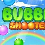 Farverige bobler svæver foran en blå himmel med skyer, regnbue og teksten Bubble Shooter