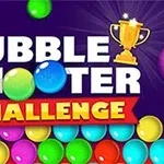Farverige bobler og en guldpokal over teksten Bubble Shooter Challenge på en violet baggrund