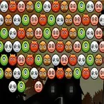 Flere rækker af farvede ansigter med forskellige udtryk, herunder orange, grønne og hvide, mod en dunkel baggrund