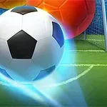 Sort og hvid fodbold bold i bevægelse foran et mål med farverige bolde i baggrunden