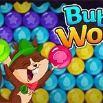 En glad figur iført grøn hat holder en lyserød boble foran en kulørt baggrund af farverige bobler med teksten Bubble Woods