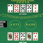 Et grønt spillebord med kortspilopstilling og tekst, der angiver spillerens gevinst i en pokerhånd
