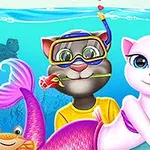 To animerede katte under vandet, den ene med en snorkel og rose, og den anden som en havfrue i lilla bikini, omgivet af havdyr og en hjerteformet flaske
