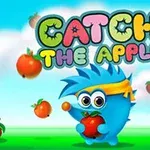 Blå, pigget karakter med briller og gul pandebånd holder et æble med flere æbler svævende omkring i en farverig, tegneseriestil med teksten Catch the Apple øverst
