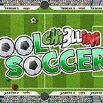 Grafik med teksten Pool Chillin Soccer over en grøn fodboldbane med farverige bolde og en tribune i baggrunden