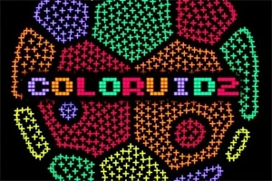 Farverige, pixelerede bogstaver, der staver Colorvid 2, omgivet af flerfarvede kryds og geometriske former på sort baggrund