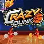 Tre kvindelige cheerleadere i røde uniformer med pompomer på en basketballbane under en lysende logo med en brandende basketball