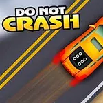 En orange sportsvogn kører hurtigt på en vej med dobbelte gule linjer og teksten DO NOT CRASH er i det øverste venstre hjørne