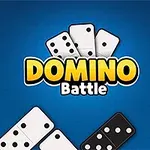 Domino-brikker i forskellige farver på en blå baggrund med teksten Domino Battle i midten