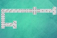 Nyd et spil Domino i dette populære brætspil