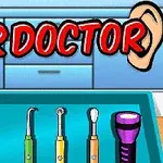 Et farverigt billede med forskellige medicinske værktøjer placeret i en bakke, med teksten Ear Doctor og illustrationer af ører øverst