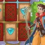 En animeret mand i farverig kappe står ved siden af et gitter af kort med forskellige symboler, omgivet af en skovbaggrund