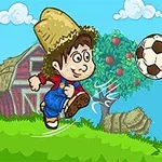 En tegneseriefigur med stråhat sparker til en fodbold i et landligt landskab med en lade, et æbletræ og en får i baggrunden