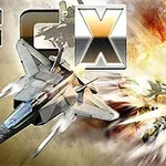 Et futuristisk jagerfly flyver mod venstre, med en eksplosion i baggrunden og teksten FX til venstre i billedet