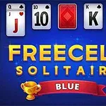 Kortspil med spillekort og teksten Freecell Solitaire Blue på en blå baggrund