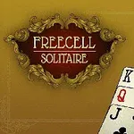 Et dekorativt skilt med bogstaverne Freecell Solitaire og delvis synlige spillekort på en brun baggrund