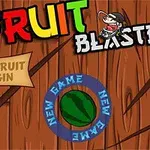 Farverigt logo med teksten Fruit Blaster og en tegnet figur, træbaggrund med et grønt vandmelon-ikon i midten omgivet af teksten New Game
