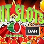 Farverigt billede med teksten FRUIT SLOTS, omgivet af frugtikoner, stjerner, en klokke og en BAR-symbol