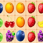 Billedet viser en farverig samling af frugter arrangeret i et gitter, inklusive blåbær, appelsiner, jordbær, æbler, kirsebær, bananer og druer