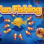 Gule bogstaver Fun Fishing med farverige fisk, herunder klovnfisk, en guldfisk, en skildpadde og en nautilus, mod en blå baggrund