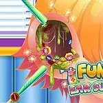 Illustration af et tegneserieøre med farverige bakterier og værktøjer i et kirurgisk tema, med teksten Funny Ear Surgery i forgrunden