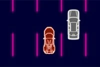 Kør en bil med topfart på en motorvej oplyst af neonlys