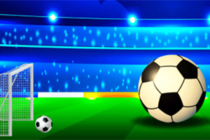 Store og små fodbolde på en grøn bane foran et målnet med blå stadionlys i baggrunden