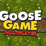 Tekst med ordene Goose Game Multiplayer ovenpå en grøn græsbaggrund med blomster og en sti af sten gennem midten