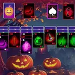 Glødende uhyggelige kortikoner med Halloween-tema på række over et spil i en natlig scene med snerrende græskar i forgrunden