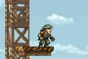 En pixelkunstfigur i militærtøj står på en platform ved siden af en byggekonstruktion mod en blå himmel med få skyer