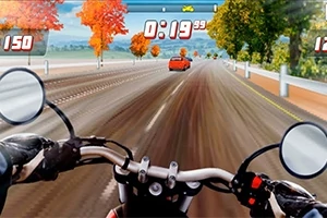 Udsigt fra en motorcykel, der kører hurtigt på en vej omkranset af træer med efterårsblade, med en digital timer og biler i horisonten