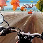 Udsigt fra en motorcykel, der kører hurtigt på en vej omkranset af træer med efterårsblade, med en digital timer og biler i horisonten