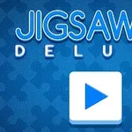 Blå baggrund med teksten Jigsaw Deluxe og en puslespilsbrik samt en hvid afspilningsknap