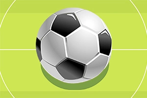 Sort-hvidt fodbold på grøn bane med hvide linjer