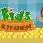 Et barn med rødt hår og stribet bluse står foran en køkkenbaggrund ved siden af teksten Kids Kitchen