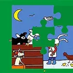 Et puslespil viser en scene med en ko, får, kyllinger og en hund ved et hegn under en månefyldt nattehimmel med en fugl i luften