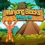 En mand med et farverigt hovedpryd står foran en trin-pyramide omgivet af frodig jungle og to store stenskulpturer, med teksten Mahjong Blocks Maya øverst