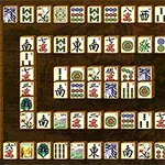 Rækken af mahjong-brikker arrangeret i et spiralformet mønster på en mørk baggrund