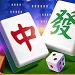 To mahjong-brikker med kinesiske tegn står oprejst på en grøn overflade ved siden af en terning
