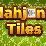 Teksten Mahjong Tiles med et dekorativt grønt og hvidt mønster baggrund